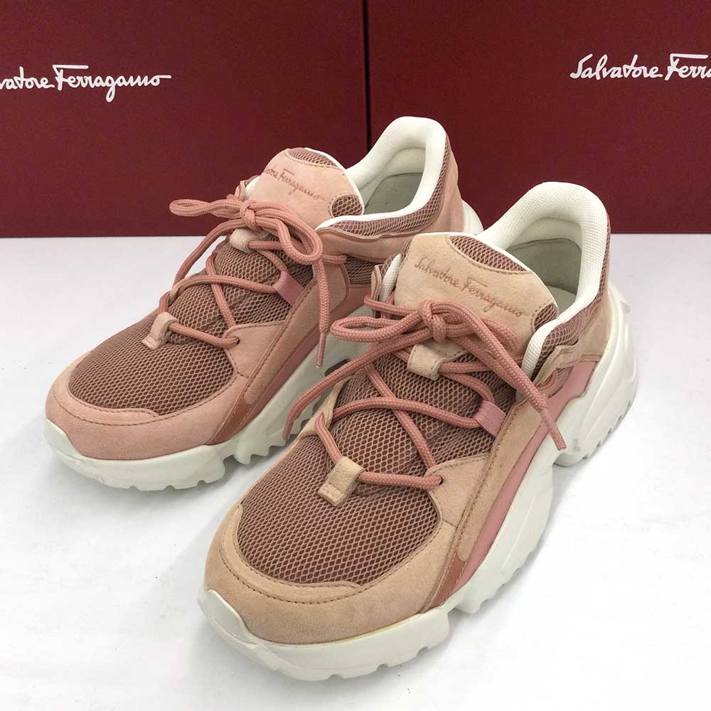 Ferragamo　SKYLAR