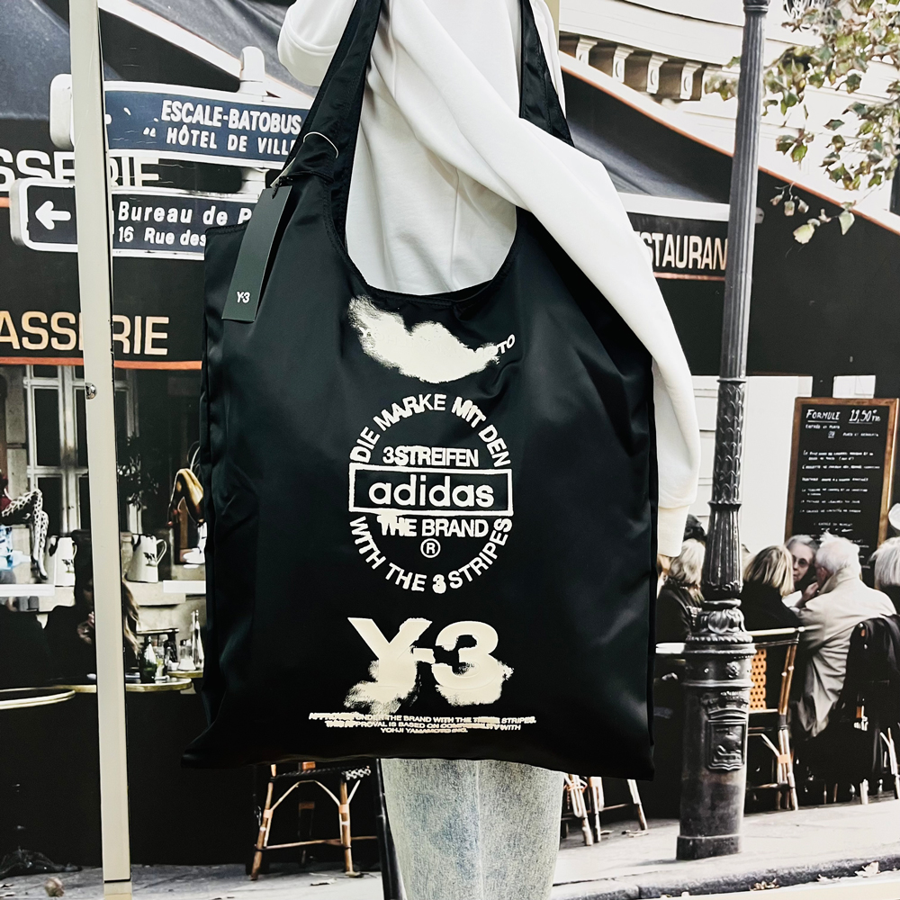 男女問わず使えるトートバッグ