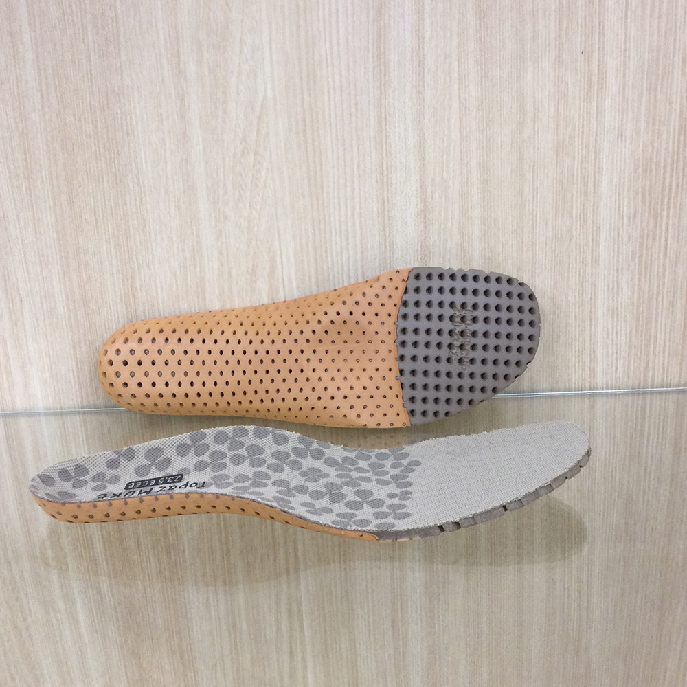 3D構造インソールが足裏を立体的に支えてくれます。