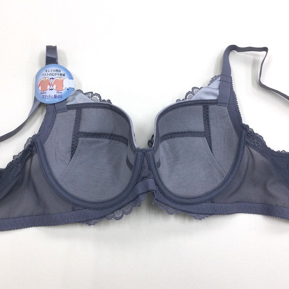小胸メイクのキレイの理由は、すっぽり包む立体4枚接ぎパターンカップとバストを上げるやわらかリフト構造。