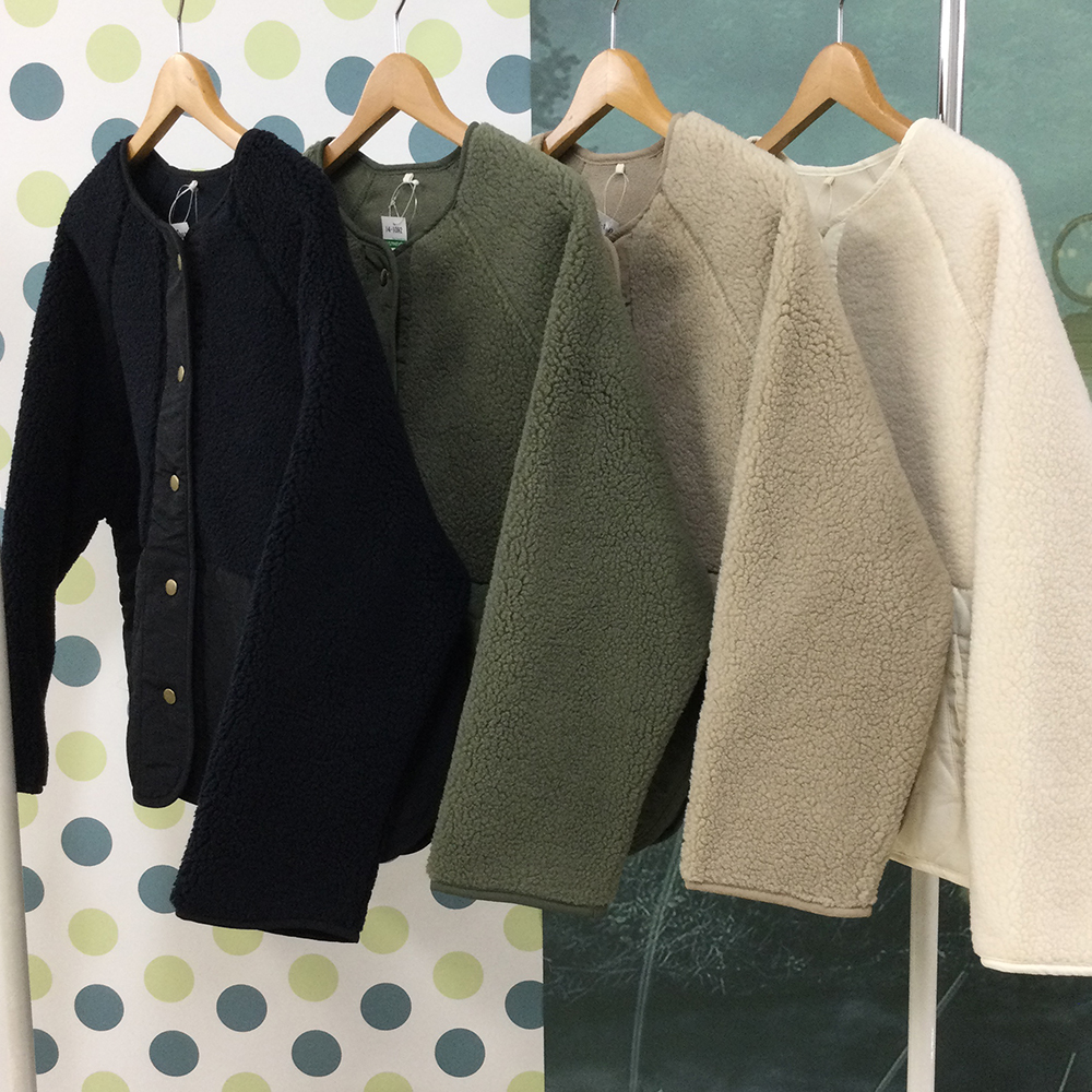 ネイビー・カーキ・ベージュ・オフ