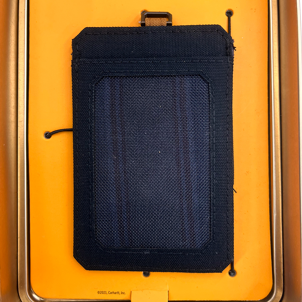 裏面はメッシュで中身が見えます。