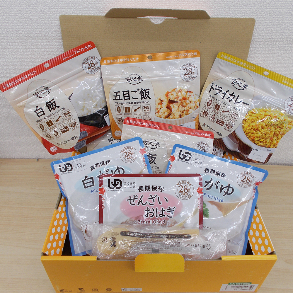 備えて安心お米の12食セット。調理不要レトルトタイプ3食分とお湯や水を注ぐだけ、アルファ化米9食分の詰め合わせ。