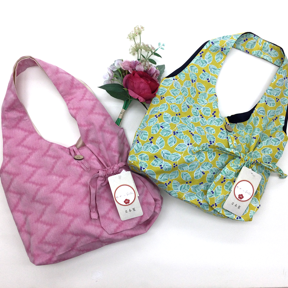 外付けミニ巾着や色柄が個性的！綿素材、内ポケット付で使いやすいBAGです！