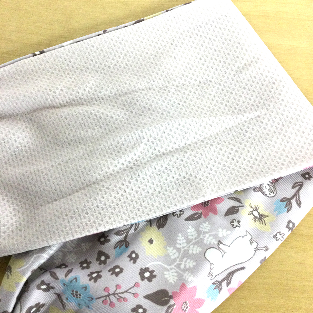 肌に触れる面は夏に嬉しい接触冷感の生地。