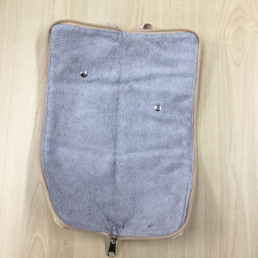 ジップを全開にするとタオルとしても使用