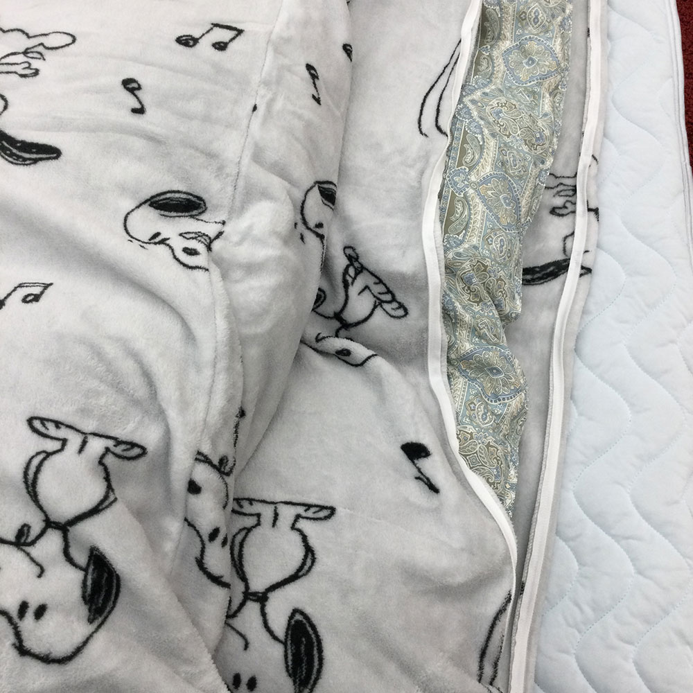 中に布団を入れて掛け布団カバーとして
