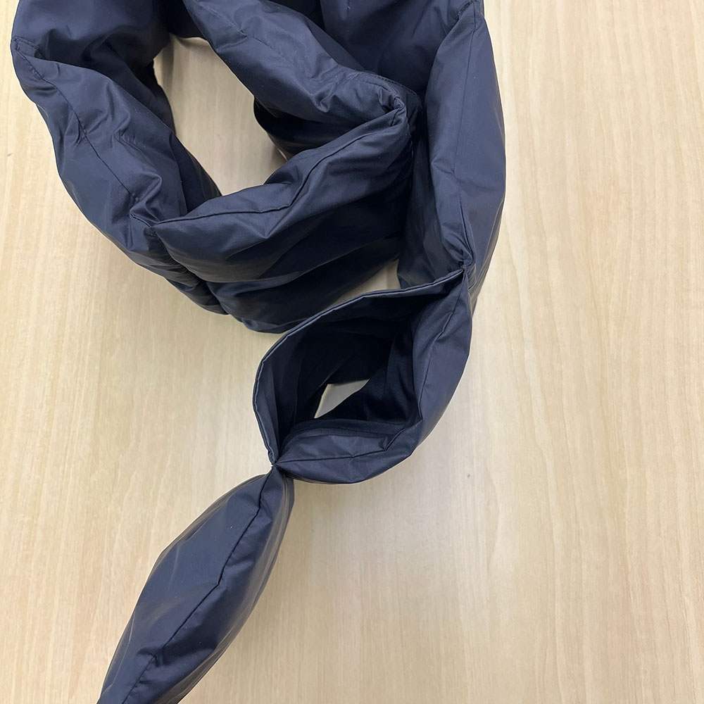 ホールに差し込むだけのカンタン仕様。