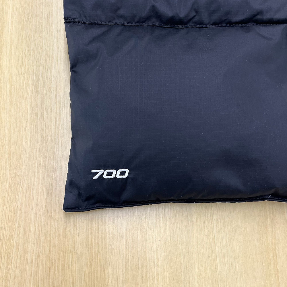700フィルパワーの高品質ダウンを封入。